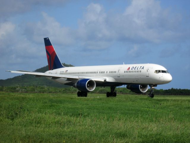 Boeing 757-200 (N679DA)