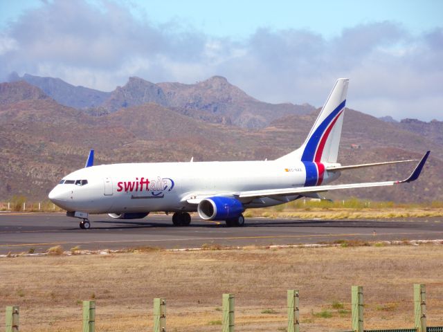 Boeing 737-700 (EC-NXX)