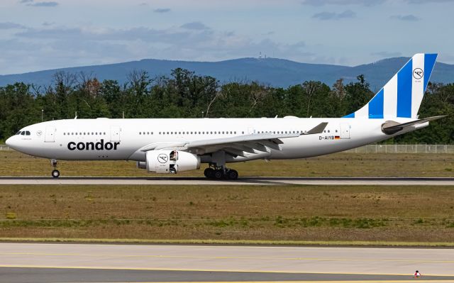 Airbus A330-200 (D-AIYB)