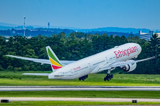 BOEING 777-300 (ET-ASK)
