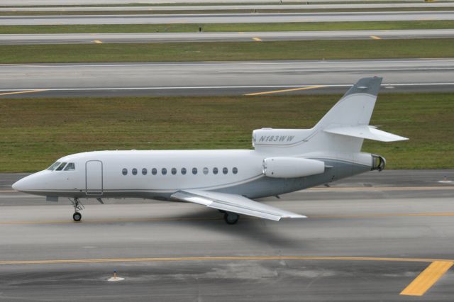 Dassault Falcon 900 (N183WW)