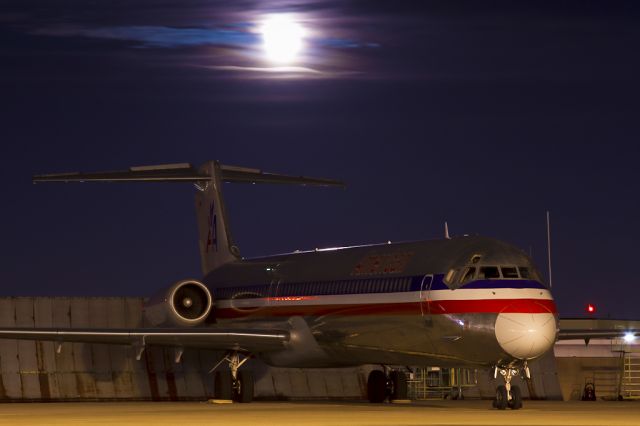 McDonnell Douglas MD-82 (N558AA) - Nov. 11, 2011.