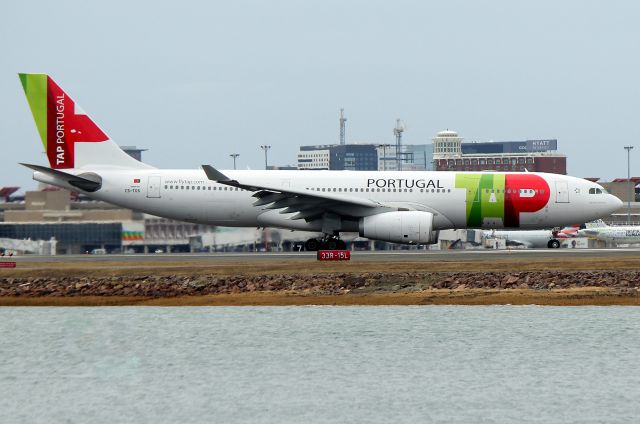 Airbus A330-200 (CS-TOS) - Air Portugal 217 turning onto Yankee