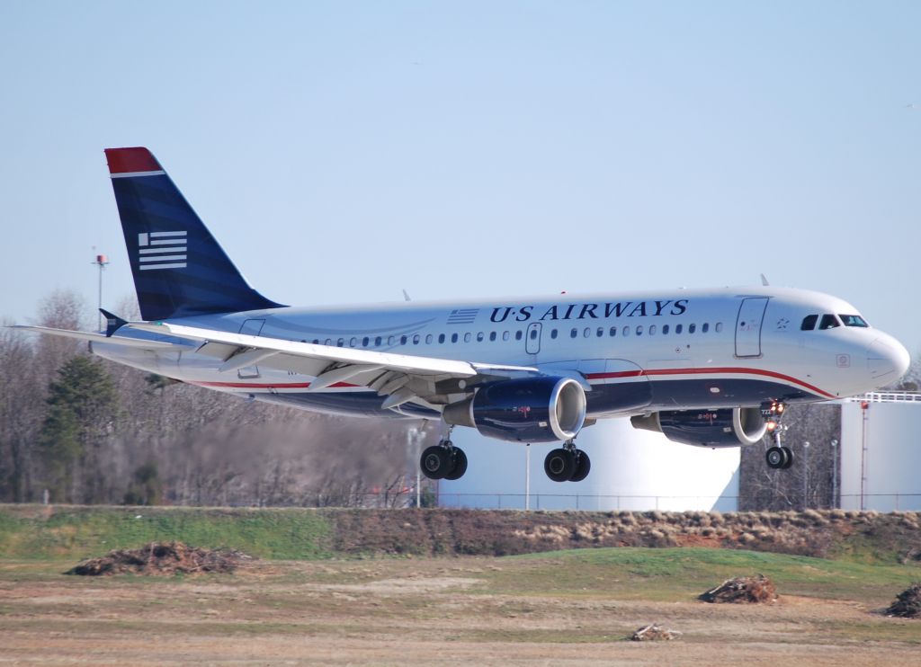 Airbus A319 (N722US) - Arriving 18C - 1/31/12