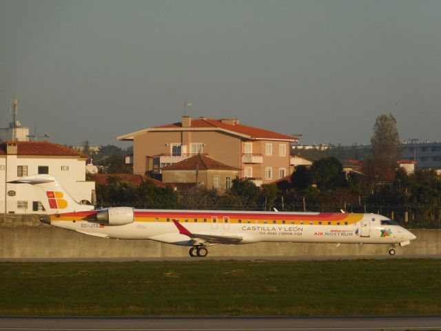 Bombardier CRJ-1000 (EC-JTS)