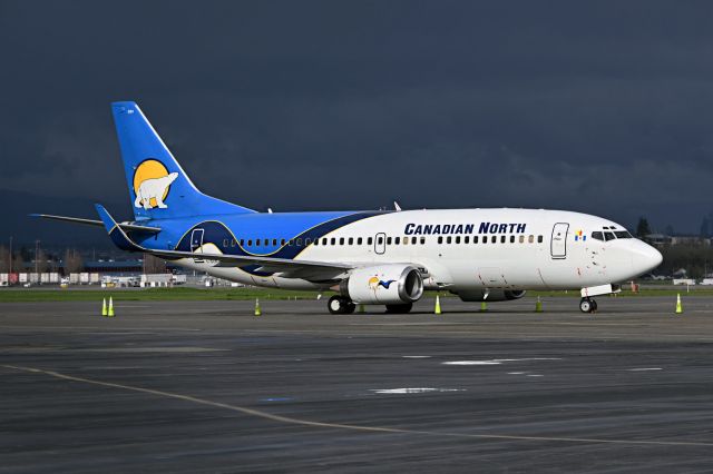 BOEING 737-300 (C-GCNZ)