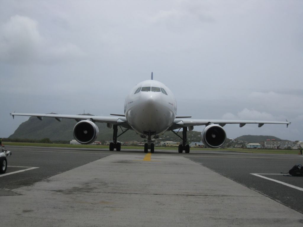 Airbus A310 (C-GSAT)