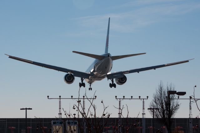 Boeing 777-200 (C-FIVX) - REAR VIEW - B777