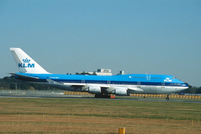 Boeing 747-400 (PH-BFT) - Departure at Narita Intl Airport Rwy16R on 2002/11/28