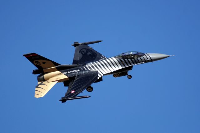 Lockheed F-16 Fighting Falcon (91-0011) - SOLOTURK DEMO TEAM 91-0011 F-16C Fighting Falcon / Gaziemir Air Base / Izmir, LTBK