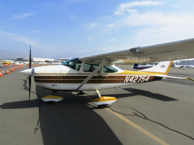 Cessna Skylane (N42754) - On the ramp