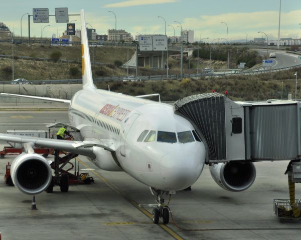 Airbus A320 (EC-JFG) - Iberia Express Airbus A320-214 EC-JFG in Madrid