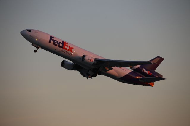 Boeing MD-11 (N588FE)