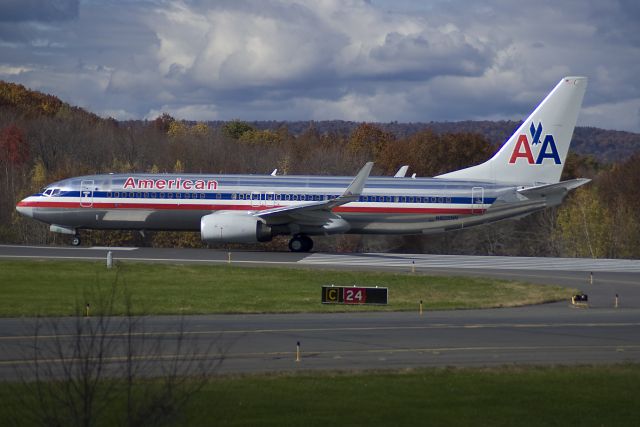 Boeing 737-800 (N805NN) - Waiting for departure clearance