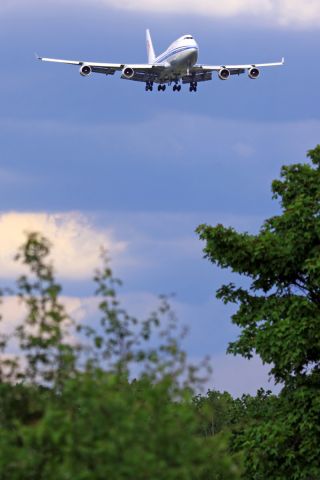 Boeing 747-400 (B-2469)