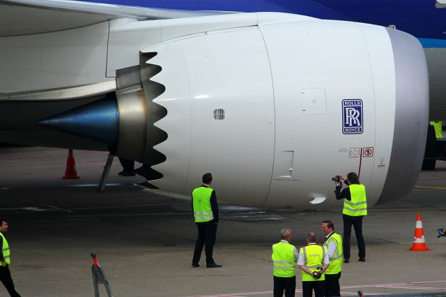 Boeing 787-8 (JA827A) - Was ein Gerät ;o)