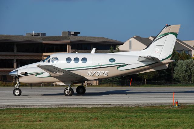 Beechcraft King Air 90 (N79PE) - Patrick Engineering King Air C90A departing Torontos Buttonville Airport for Dupage Airport in West Chicago, flight time was 2 hours 13 minutes.  Sept 23/09  Very nice paint on this King Air