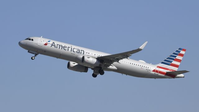 Airbus A321 (N121AN) - Departing LAX on 25R