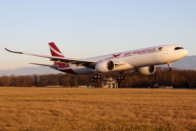 Airbus A350-900 (3B-NBV)