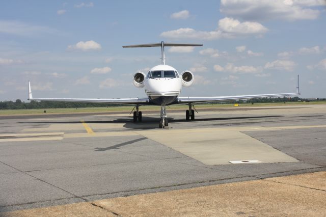 Gulfstream Aerospace Gulfstream 3 (N218MD) - GLF3 hanging out at KMLU.