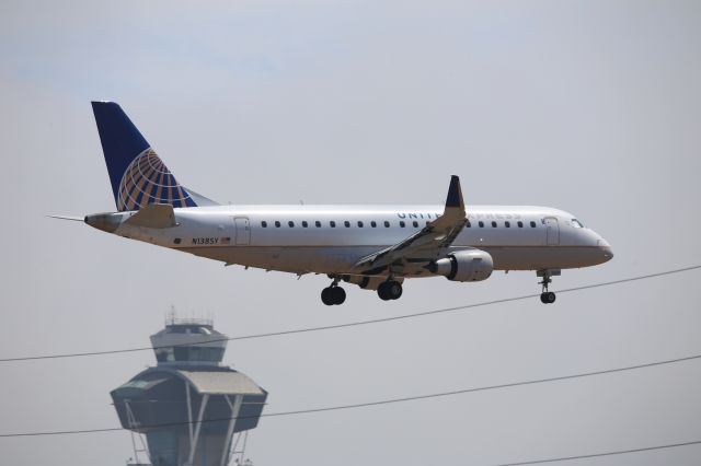 EMBRAER 175 (long wing) (N138SY)