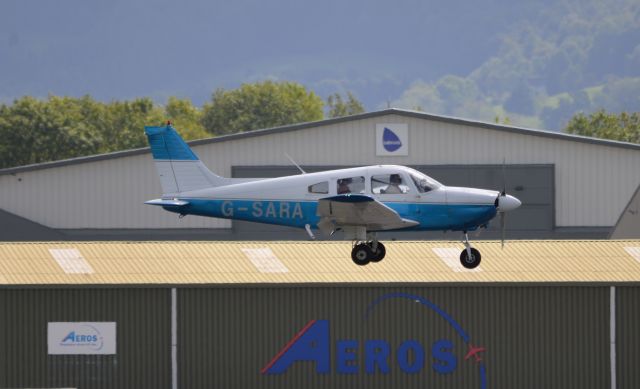 Piper Cherokee (G-SARA) - Late final RWY27 5/9/2020