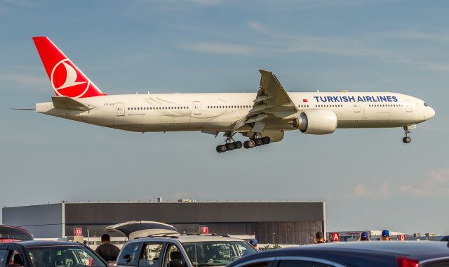 BOEING 777-300ER (TC-JJZ) - Turkish 777 glides by our perch on her way down to runway 23 at YYZ