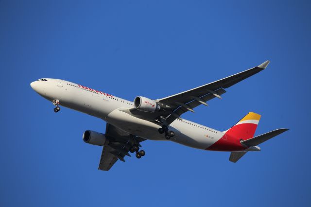Airbus A330-300 (EC-LXK)