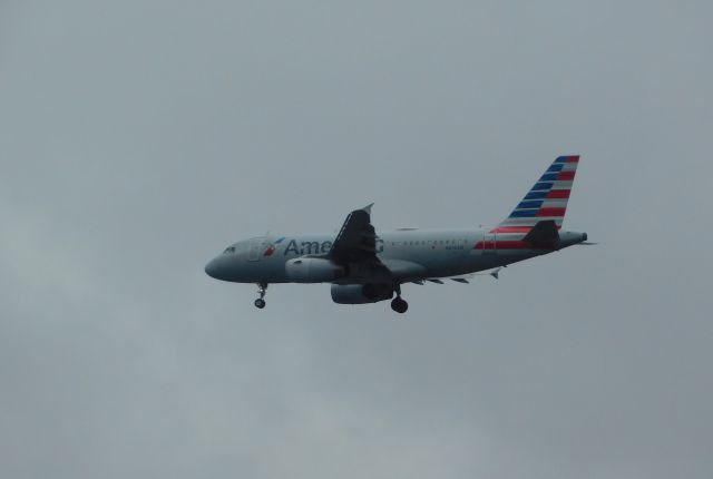 Airbus A319 (N836AW) - American airlines flight 1138 landing at DCA.