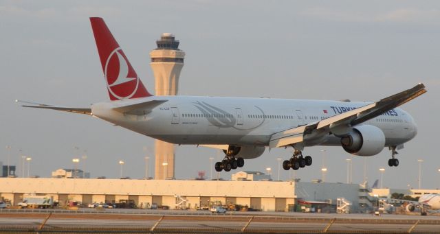BOEING 777-300ER (TC-LJA)