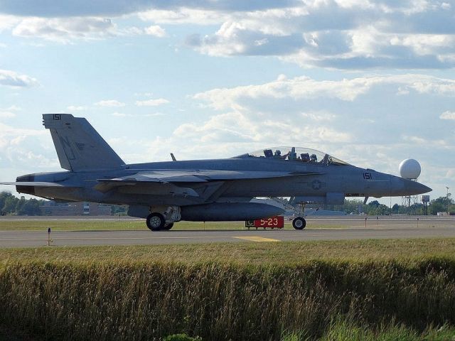 McDonnell Douglas FA-18 Hornet (16-6961)