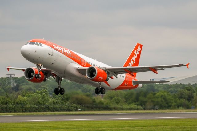 Airbus A320 (G-EZUL) - EZY131 to Belfast BFS.