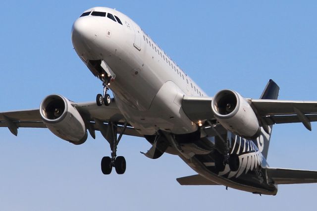 Airbus A320 (ZK-OXB)