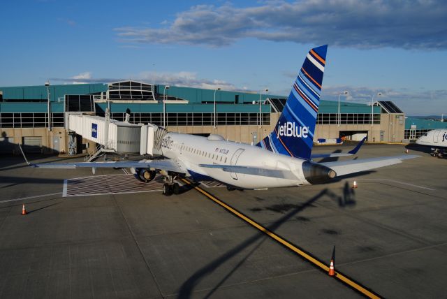 Embraer ERJ-190 (N373JB) - Three JetBlue aircraft are finding refuge in Worcester from Hurricane Irma unfolding in Florida