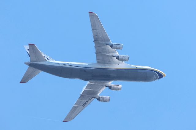 Antonov An-12 (UR-82027) - UR-82027 Antonov AN-124-100-M Antonov Airlines De Belfast BFS vers Mirabel YMX Altitude 3245 Mètres Vitesse 505 km/H Survolant le fleuve St-Laurent QC. à Lavaltrie le 10-05-2024 à 14:45