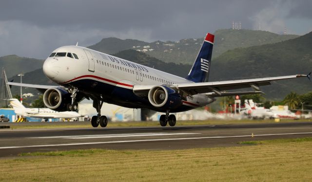 Airbus A320 (N124US)