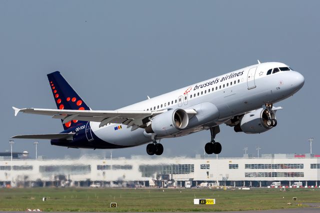 Airbus A320 (OO-TCQ)