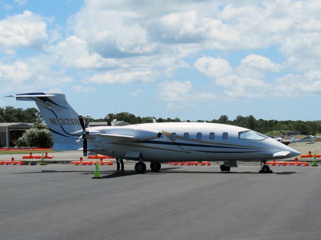 Piaggio P.180 Avanti (N132SL)