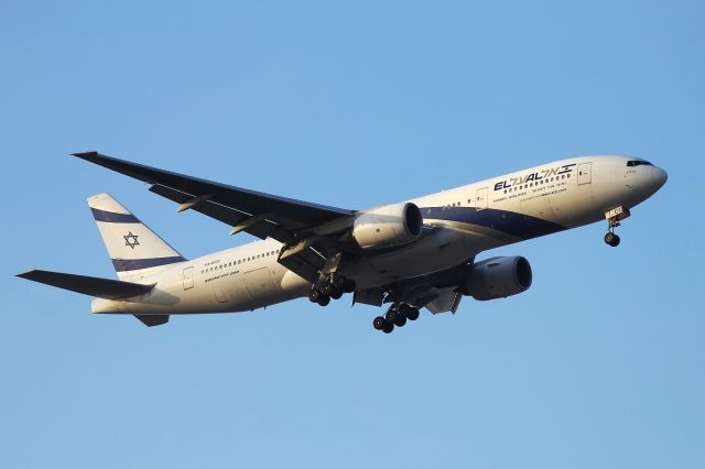 Boeing 777-200 (4X-ECC) - 2001 Boeing 777, flight from Newark, USA, early morning landing on runway 30.br /Picture date: 08/2015.