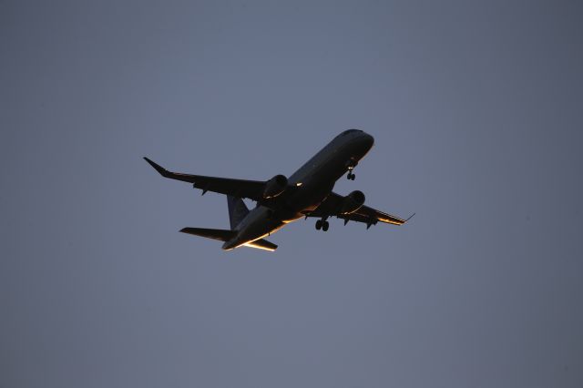 EMBRAER 175 (long wing) (N177SY)