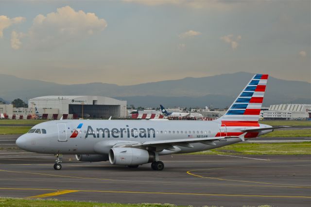 Airbus A319 (N813AW) - Airbus 319-132 N813AW MSN 1223 of American Airlines taxiing to take off from Mexico City International Airport (07/2018).