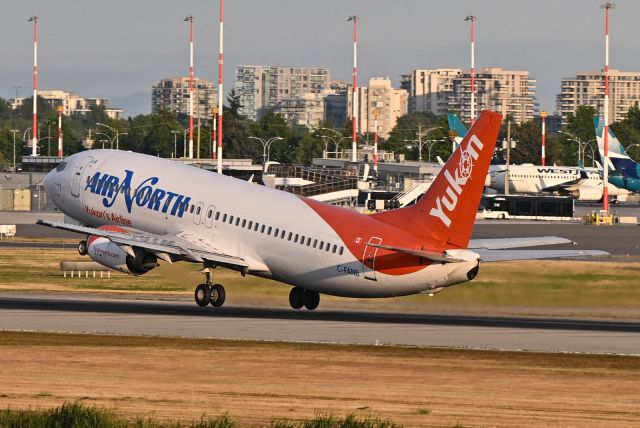 BOEING 737-400 (C-FANB)