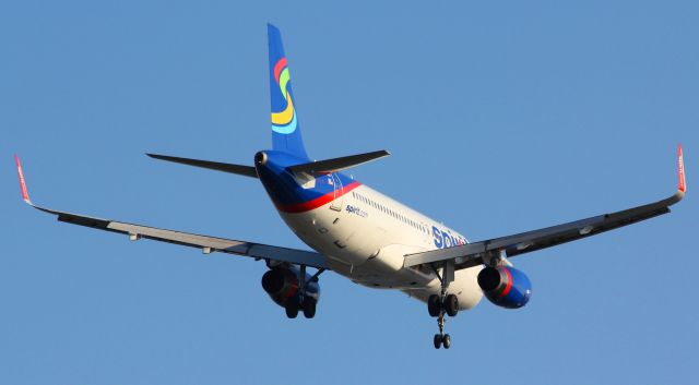 Airbus A320 (N635NK) - Found a nice place to shoot some pics of planes landing. This shows more of their flaps hanging down. I always liked this view better.