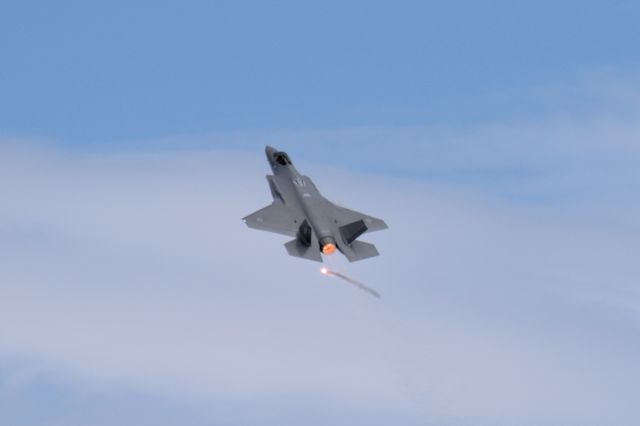 Lockheed F-35B (A35022) - A Lockheed Martin F-35A Lightning II in the air while deploying a decoy flare. (rapid ascent) at the Avalon air show (2023-03-05 13:47)