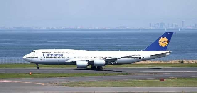 Boeing 747-200 (D-ABYH) - 09.Apr.2023br /br /Correction: Boeing B747-800br /br /Haneda International Airport Terminal 2br /From the observation deck! !