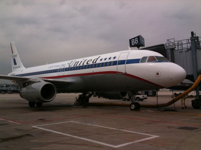 Airbus A320 (N475UA) - United Airlines 85th anniversary friend ship livery