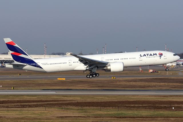 Boeing 777-200 (PT-MUF)