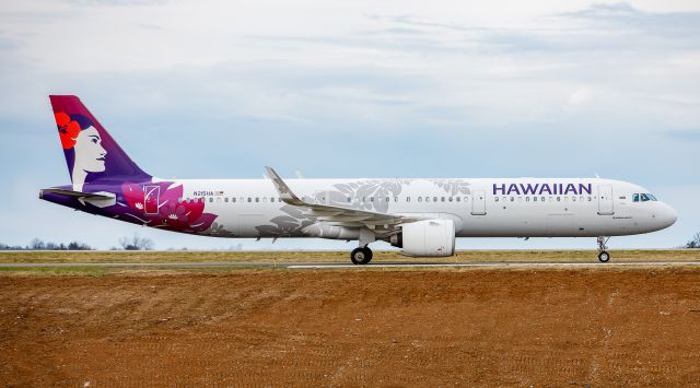 Airbus A321neo (N215HA) - First ever visit to the Bluegrass. Hawaiian 1932 fresh in from Ft. Bliss, TX. on taxiway Alpha to parking at TacAir. Pretty aircraft!