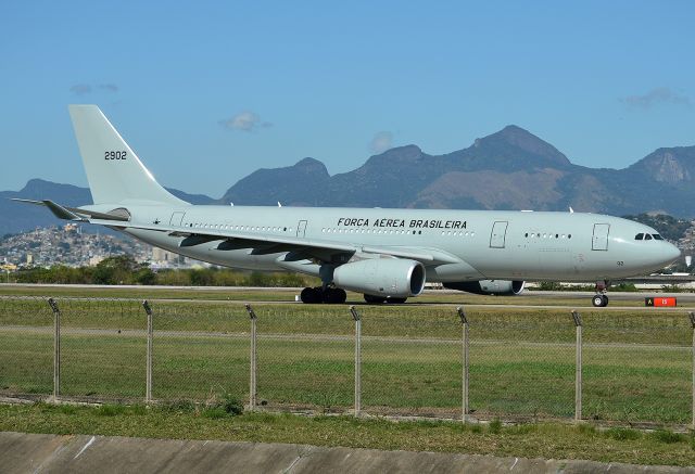 Airbus A330-300 (FAB2902)