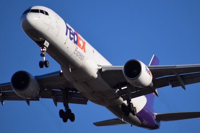 Boeing 757-200 (N994FD)